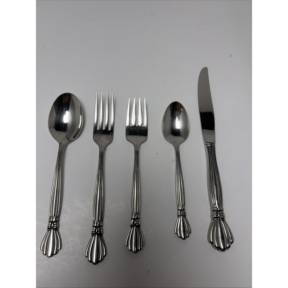 Oneida Deluxe ALEXIS 5 Piece Place Setting Glossy Stainless Flatware Replacement